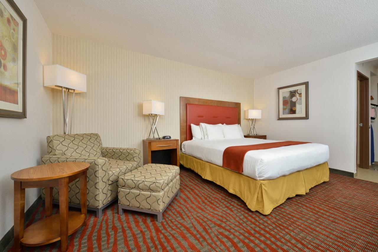Holiday Inn Express Boston-Milford By Ihg Buitenkant foto