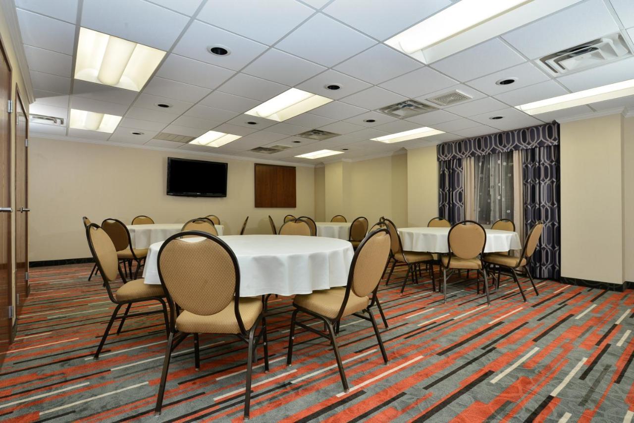 Holiday Inn Express Boston-Milford By Ihg Buitenkant foto