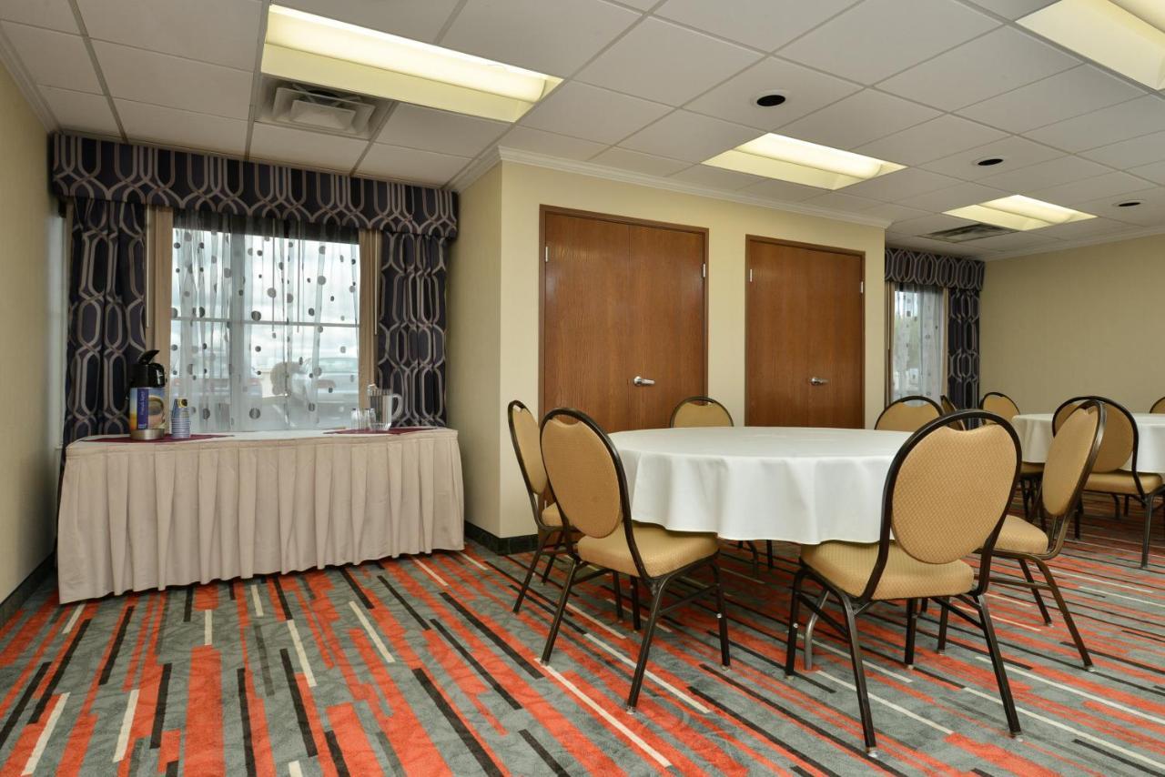 Holiday Inn Express Boston-Milford By Ihg Buitenkant foto