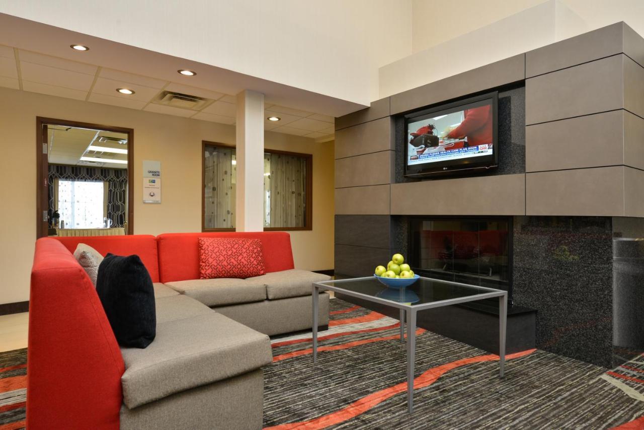 Holiday Inn Express Boston-Milford By Ihg Buitenkant foto