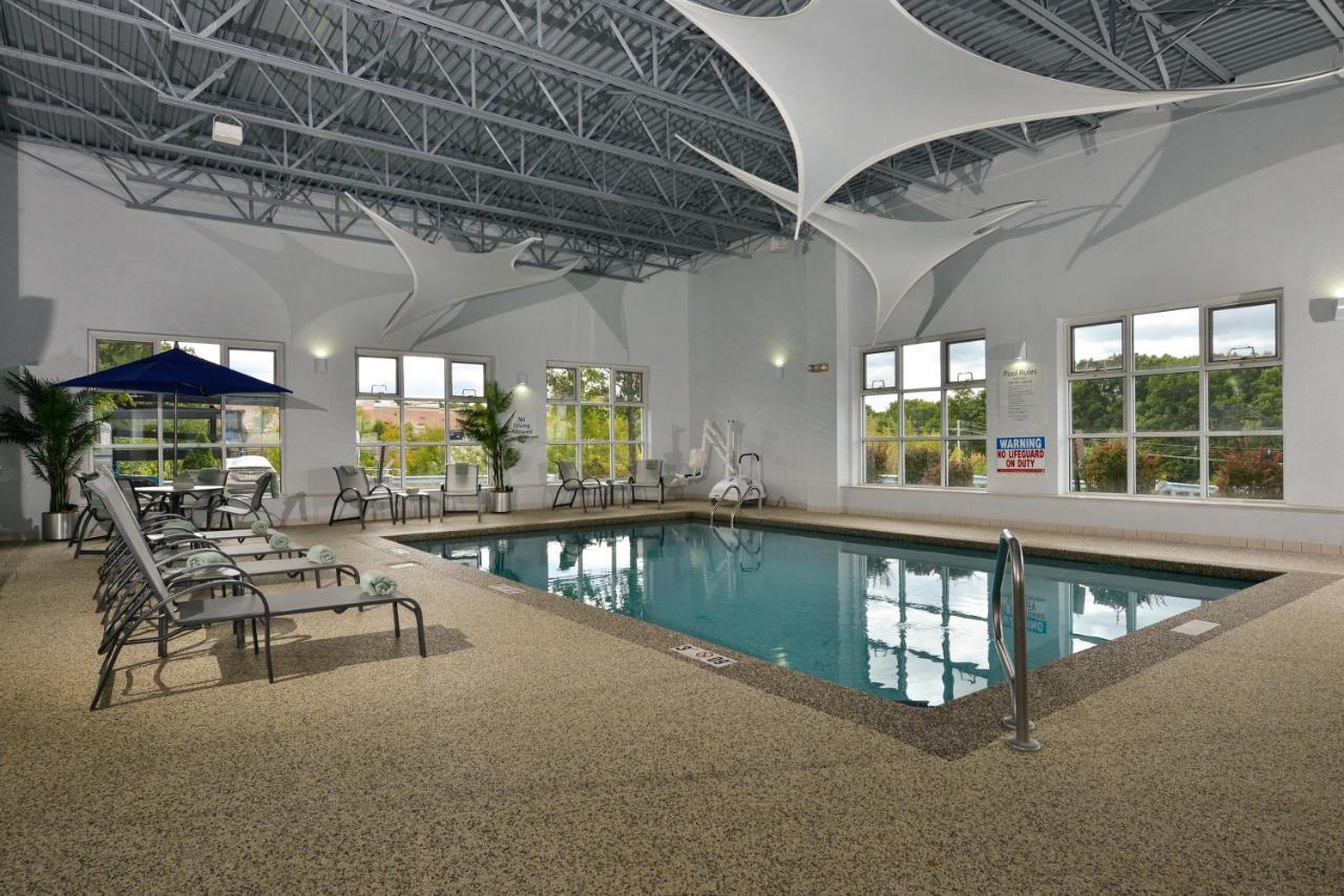 Holiday Inn Express Boston-Milford By Ihg Buitenkant foto