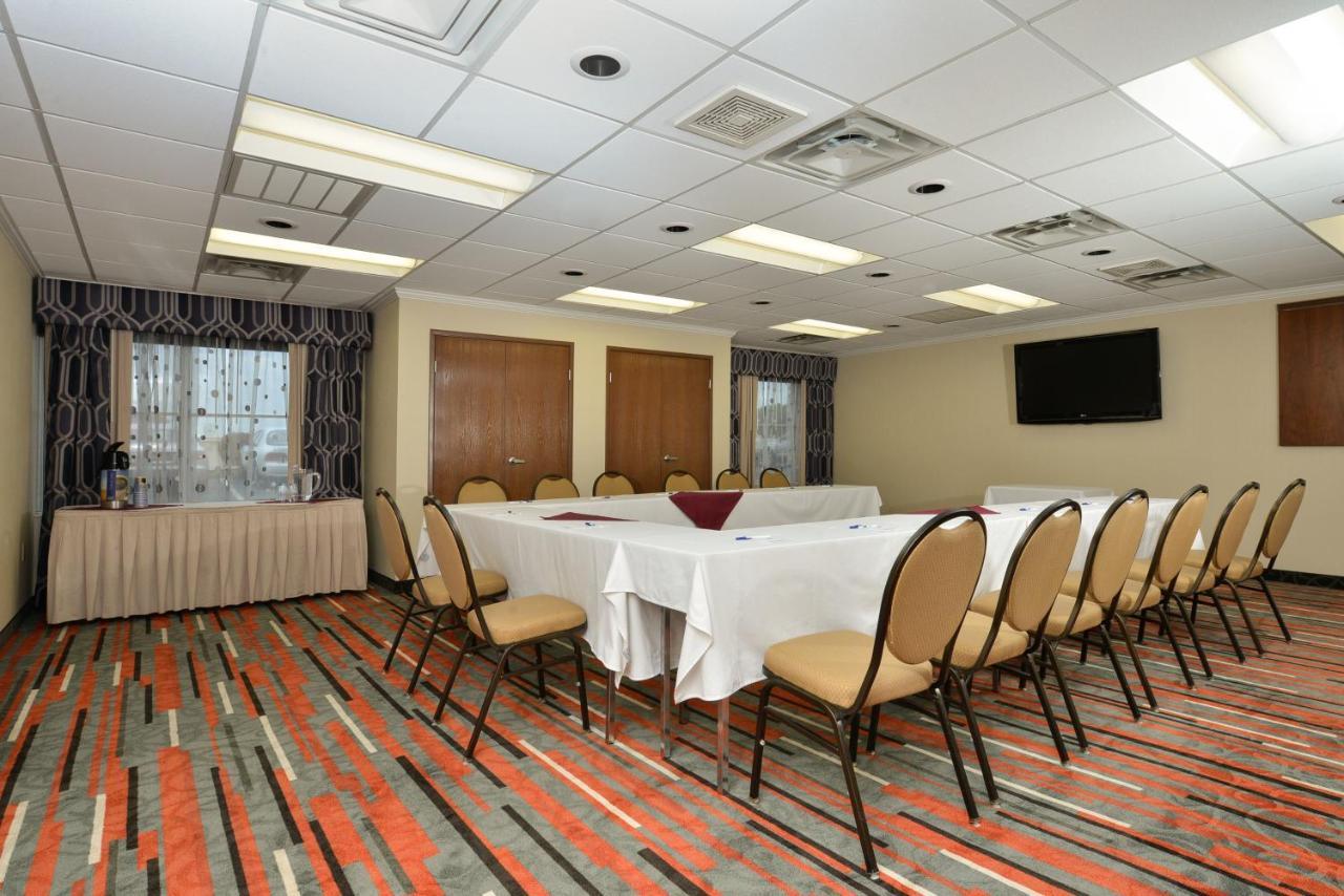 Holiday Inn Express Boston-Milford By Ihg Buitenkant foto