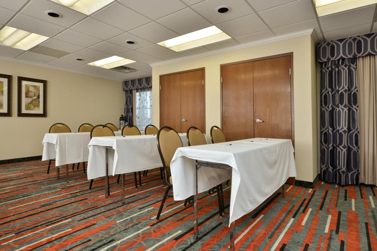 Holiday Inn Express Boston-Milford By Ihg Buitenkant foto
